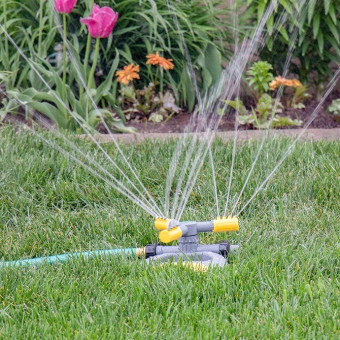 Plastic 3-Arm Spinning Sprinkler on Heavy-Duty Base